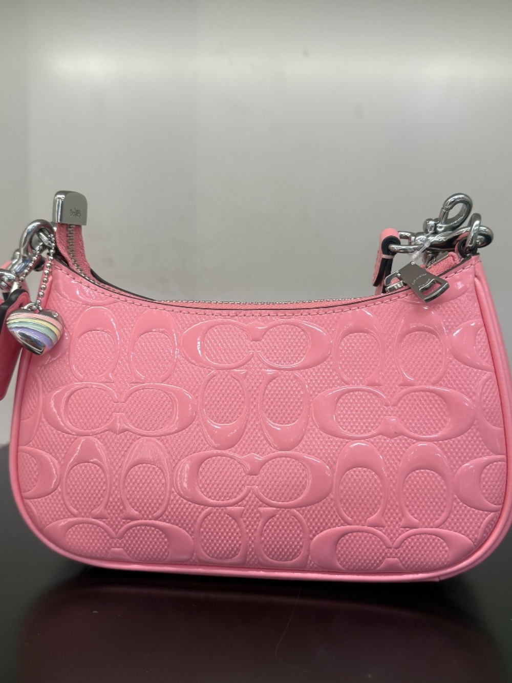 NWT Coach! Teri Mini Crossbody BagIn Signature Leather With Heart Charm 🌸 ccz29 - Picture 4 of 10